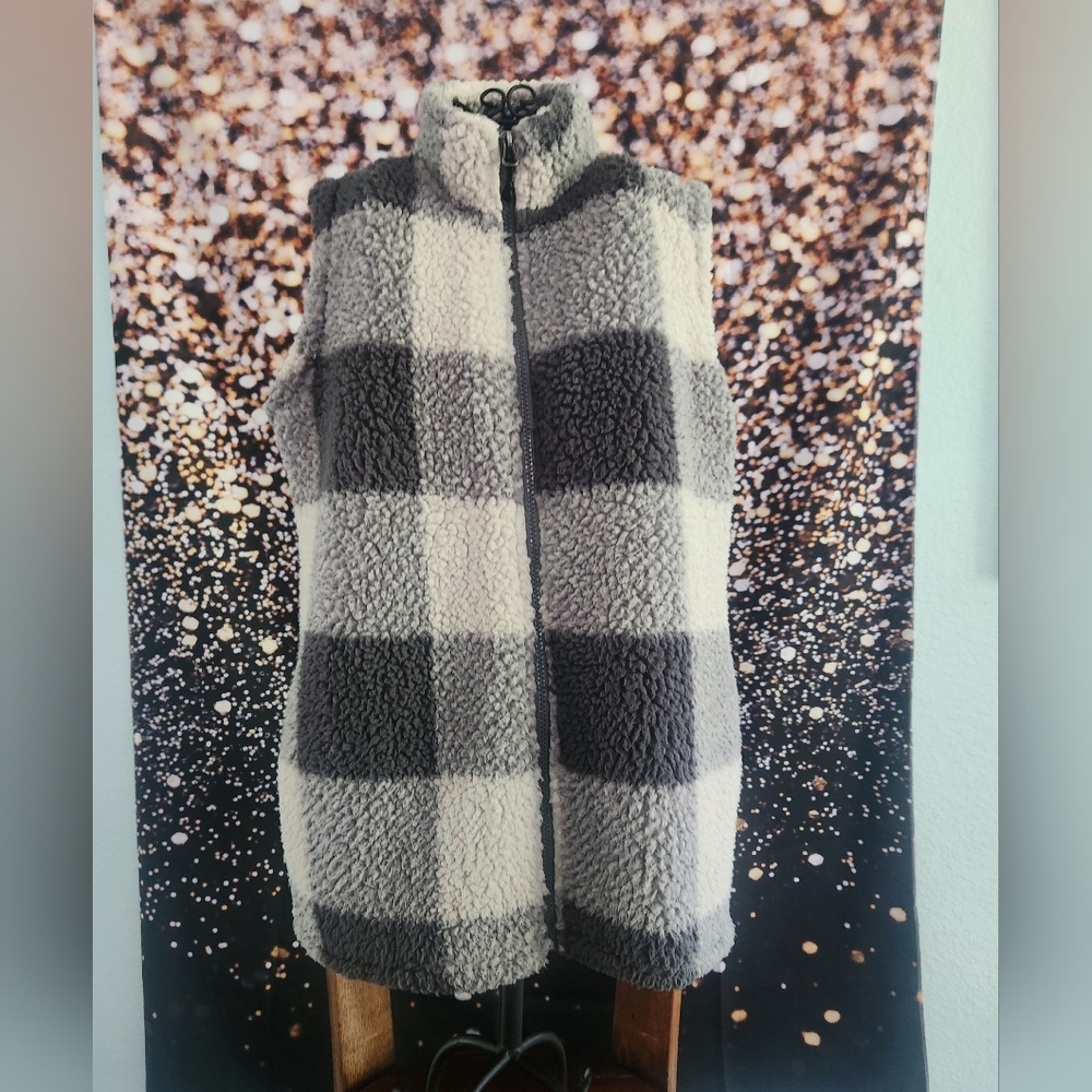 Stillwater Supply Co. Grey And White Sweater Vest. Very Soft And Cozy. Pockets.